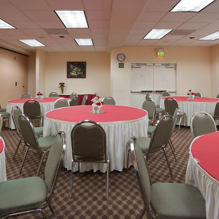 Holiday Inn Express & Suites Tracy By Ihg מראה חיצוני תמונה