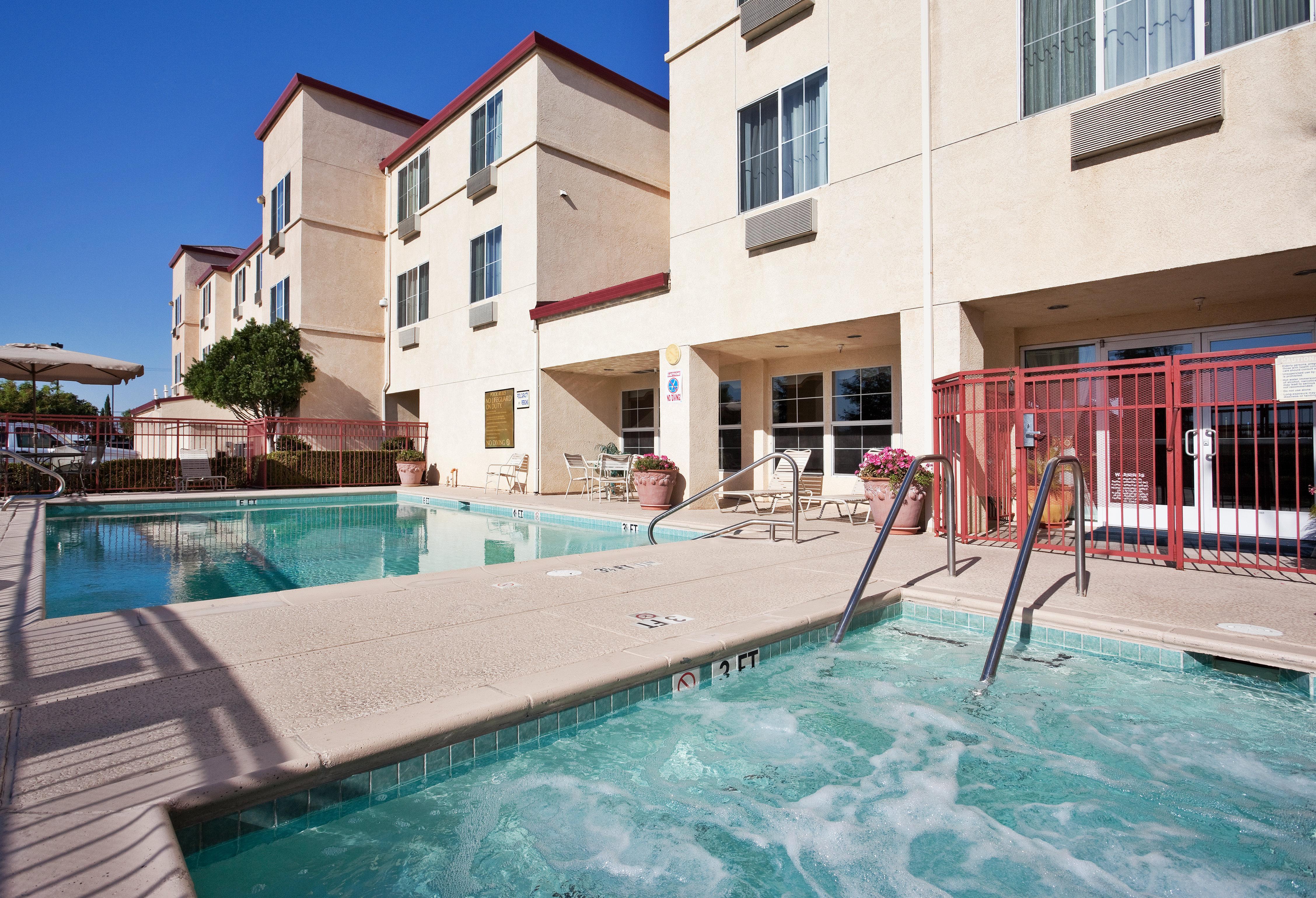 Holiday Inn Express & Suites Tracy By Ihg מראה חיצוני תמונה